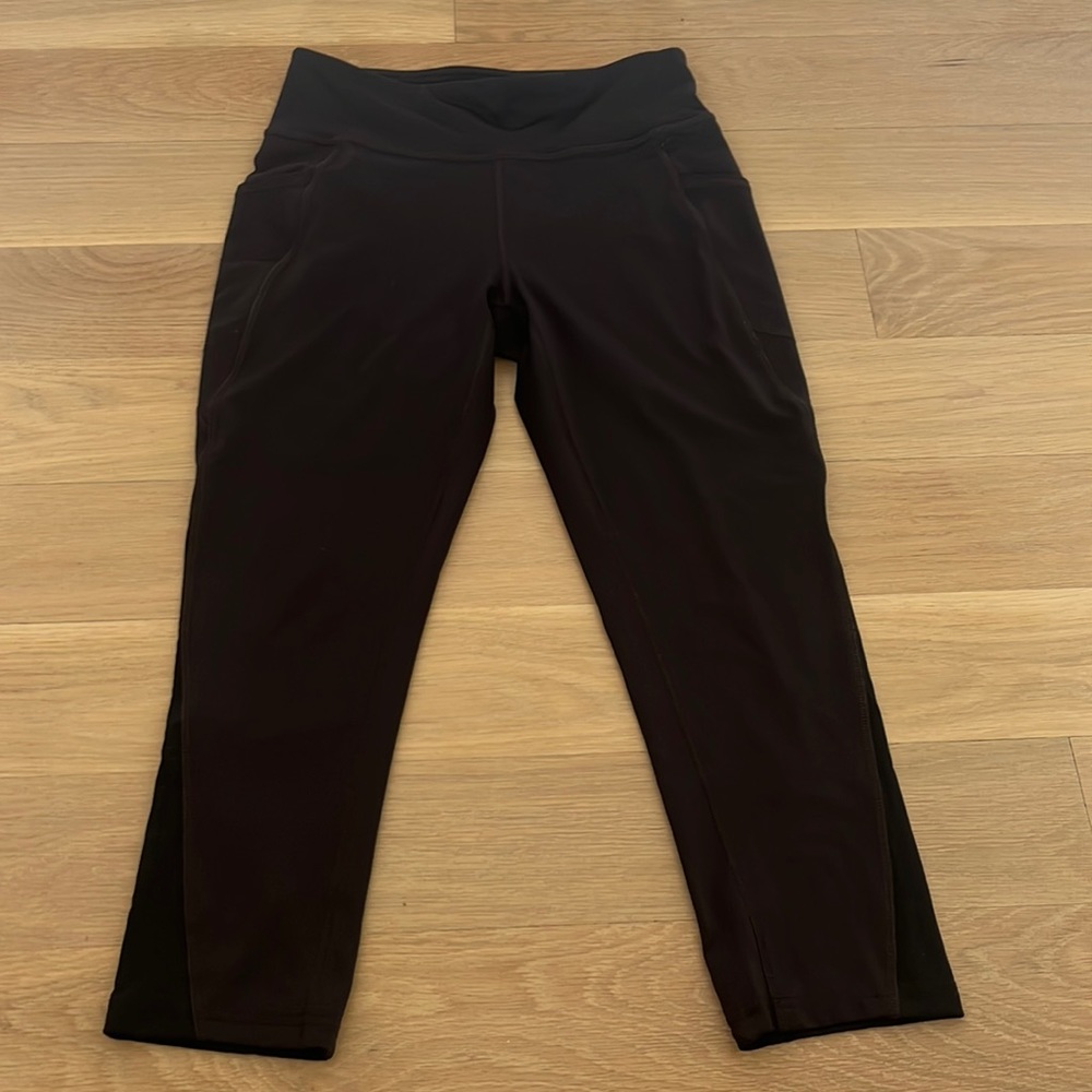 Black cropped leggings with mesh